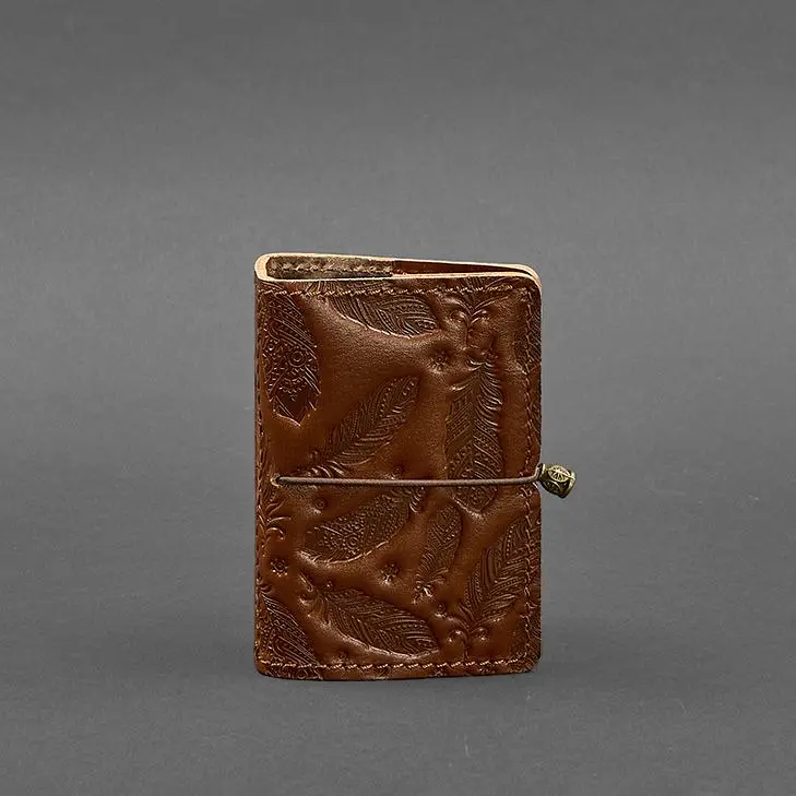 Женский кожаный кард-кейс 7.0 светло-коричневый с перьями. - фото 6