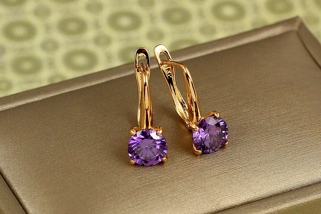 Сережки Xuping Jewelry солістка з фіолетовим каменем 1,7 см золотисті