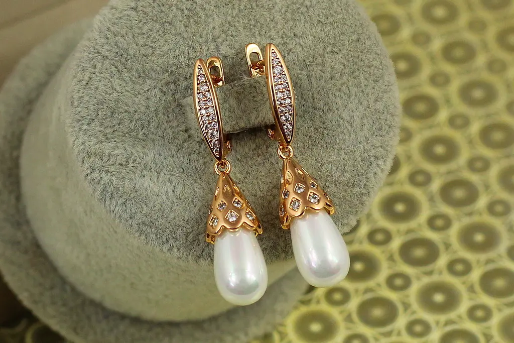 Серьги подвески Xuping Jewelry Капля любви с жемчугом 4 см золотистые