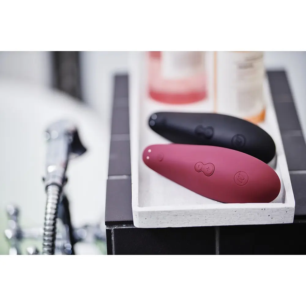 Лубрикант Womanizer Classic 2 + 50 мл- Інноваційний вакуумний стимулятор клітора, 14.8х4.8 см бордовий - фото 22