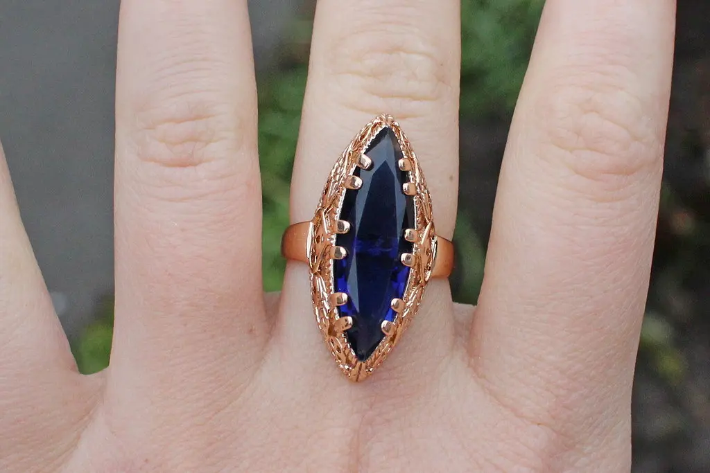 Кільце Xuping Jewelry Маркіз з синім каменем р16 золотисте - фото 3