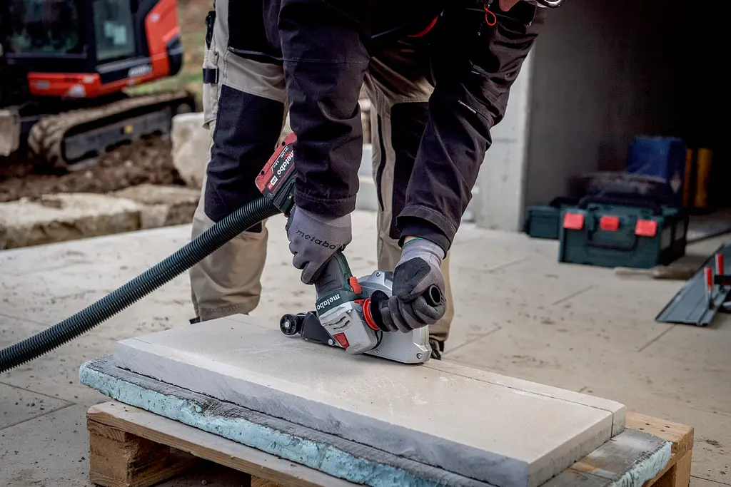 Шліфмашина кутова акумуляторна WVB 18 LT BL 11-125 125мм 18В Metabo teh0025432 - фото 7