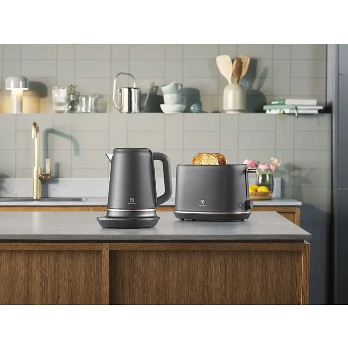 Электрочайник Electrolux 1.7 л Strix металл поддержка температуры черный матовый kuh0015323 - фото 6