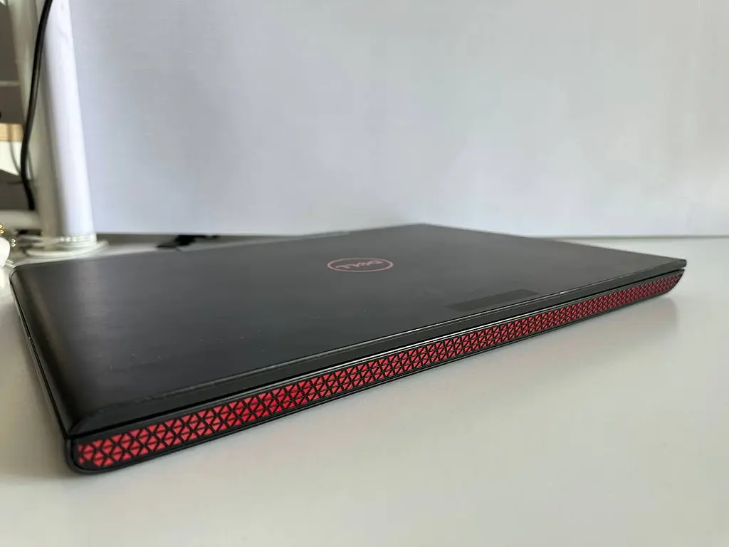 Ігровий ноутбук Dell Inspiron 15 Gaming 7567 15.6" (i5-7300HQ / 16GB / SSD 256GB / GTX 1050 4GB) б/в - фото 11