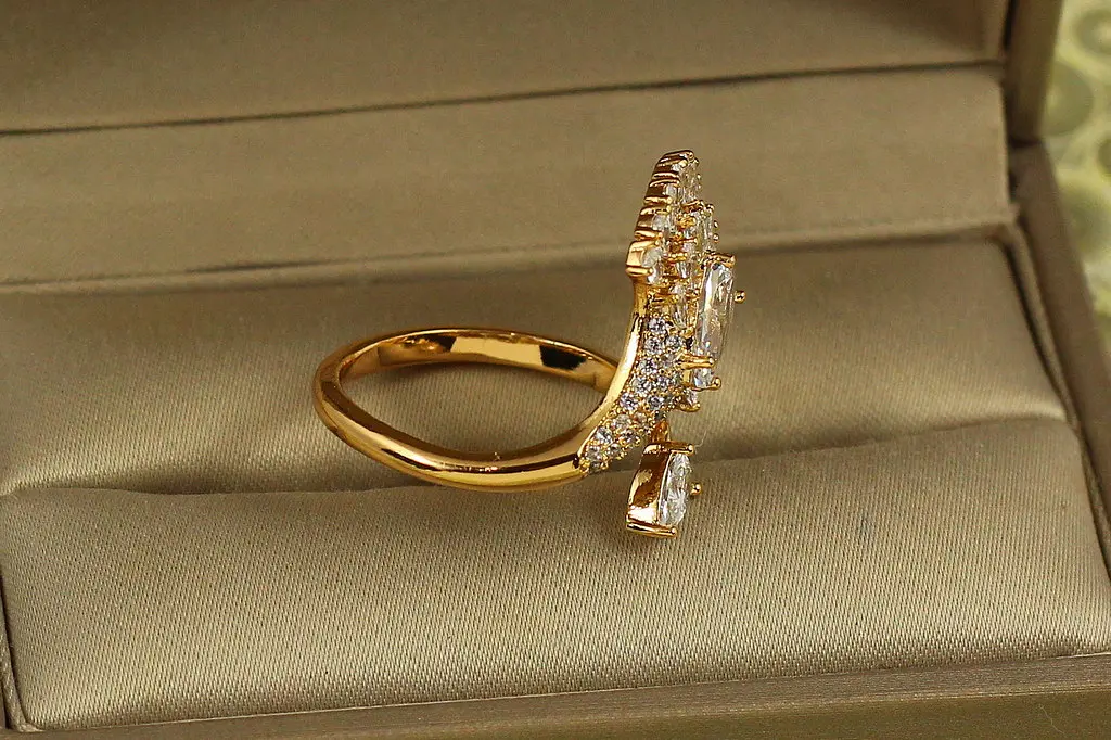 Кільце Xuping Jewelry Пава рояль р 18 золотисте - фото 2