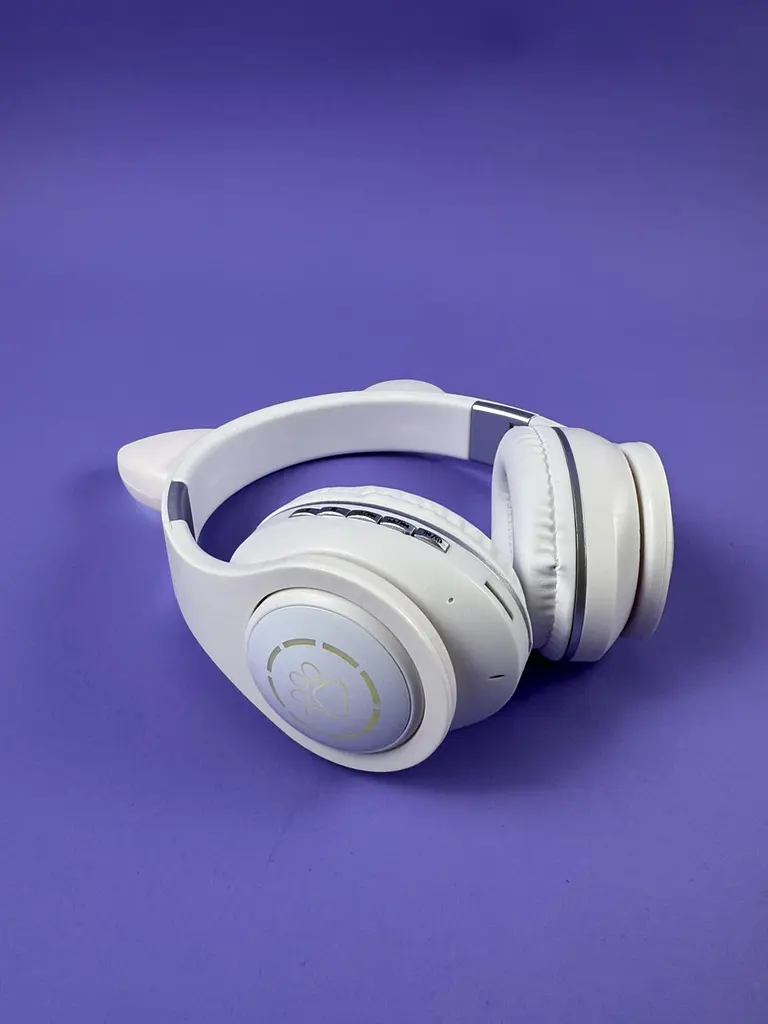 Наушники белого цвета Bluetooth с ушками котика C64092, с подсветкой, микрофоном, картой памяти и AUX, 400 mAh - фото 2