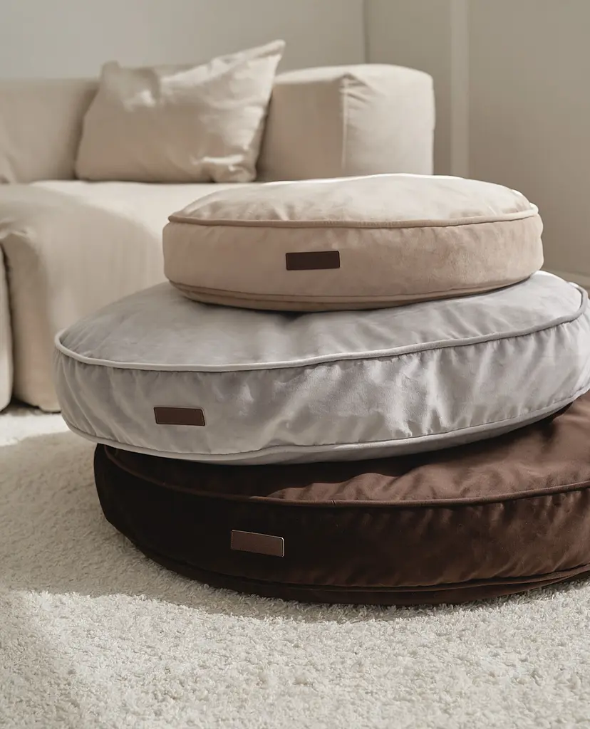 Лежак-подушка ортопедична для собак "Pearl" з ефектом пам'яті Memory Foam бежевий М 85см - фото 3