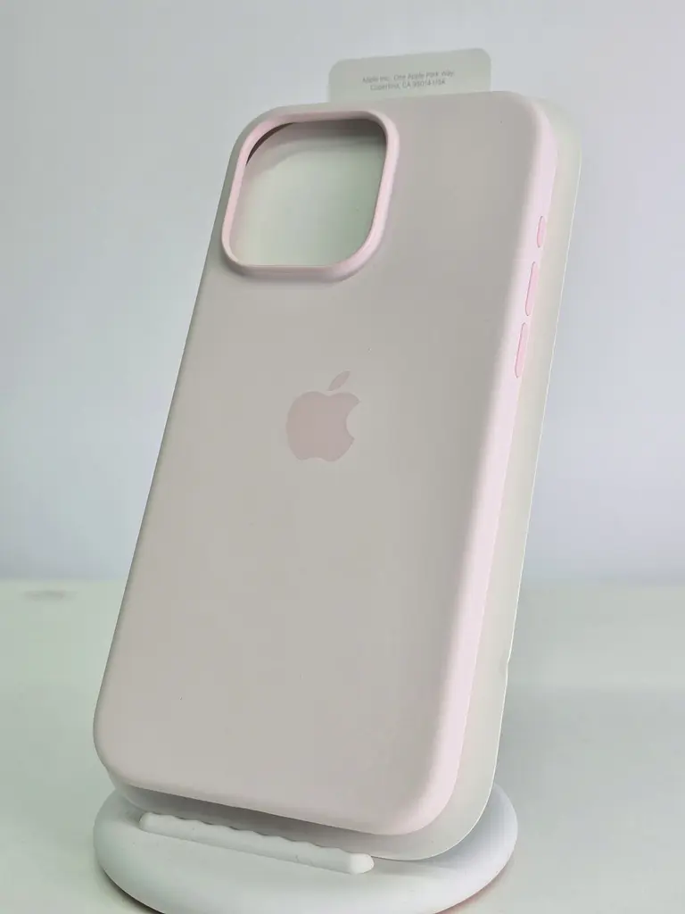 Оригінальний силіконовий чохол для iPhone 15 Pro Max Apple Silicone Case with MagSafe Light Pink MT1M3ZM/A - фото 5
