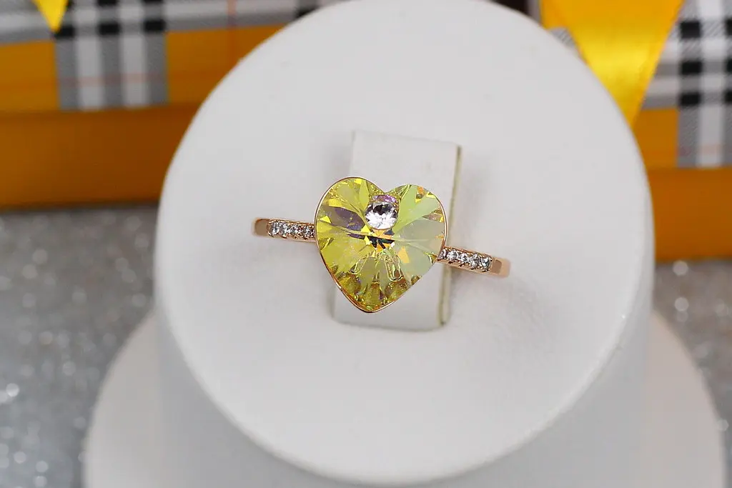Кільце Xuping Jewelry сердечко Сваровскі біле хамелеон р 18 золотисте