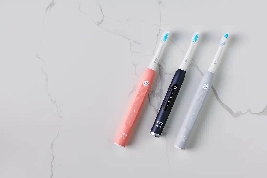 Электрическая звуковая зубная щётка Oral-B Pulsonic Slim Luxe 4500 + футляр, черная - фото 7