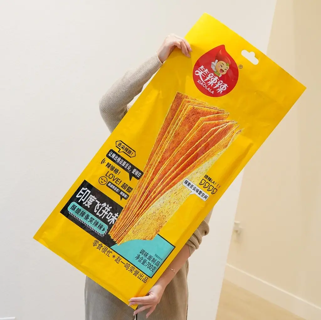 Гігантські чіпси гостер латяо Xiaolala Spicy Latiao Chips Indian Flying Cake Flavor 900г - фото 3