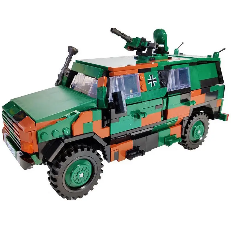 Конструктор Бронетранспортер ATF Dingo 670 Деталей XingBao