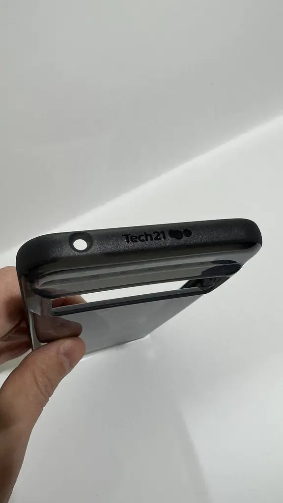 Оригінальний протиударний силіконовий чохол Tech21 Evo Check для Google Pixel 8 Pro Smokey Black - фото 5