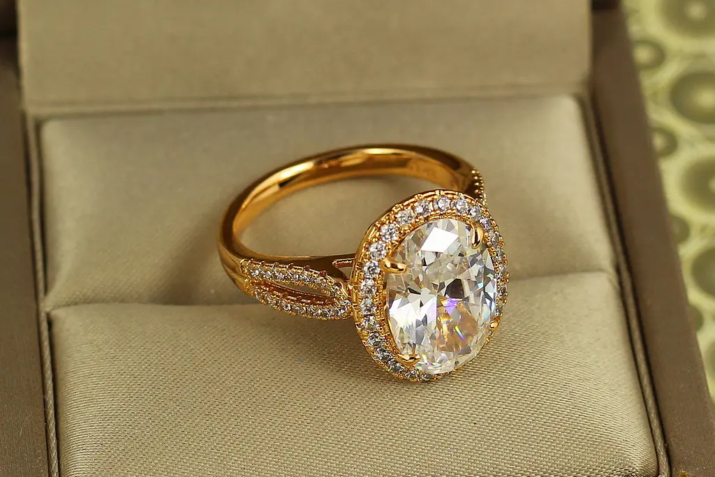 Кільце Xuping Jewelry Камея із білим каменем р 19 золотисте - фото 2