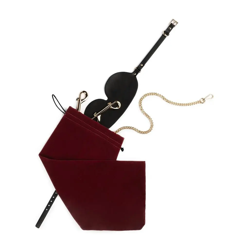 Набір для BDSM Bedroom Fantasies: Bondage Suitcase 13 Pcs - Cow Leather - фото 3