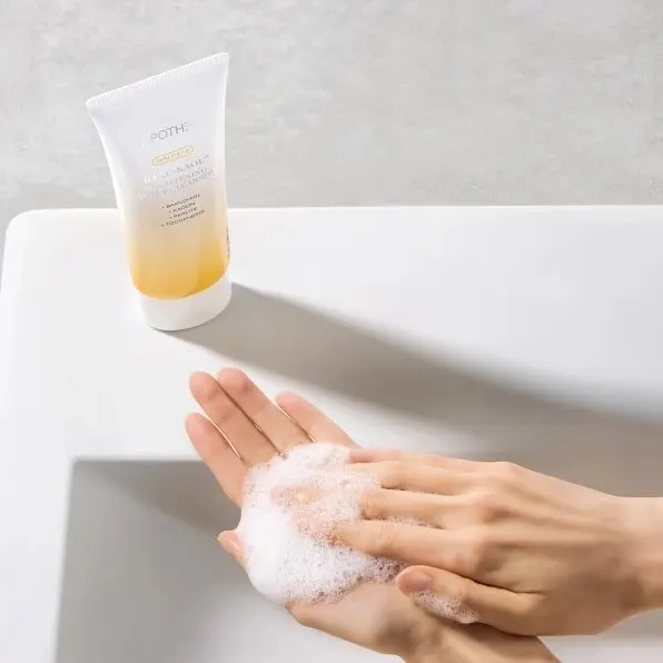 Гель-ексфоліант для сяйва з каоліном і бакучіолом Baku-Kaol Brightening Scrub Cleanser APOTHE 100 мл - фото 3