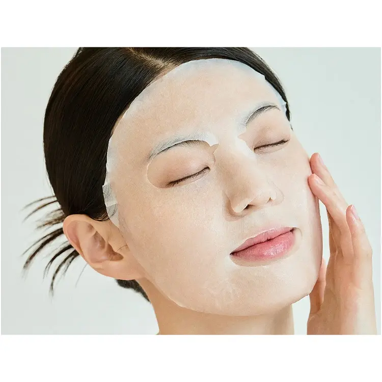 Освітлююча тканинна маска для вирівнювання тону обличчя SKIN1004 Madagascar Centella Tone Brightening Glow Mask - фото 3