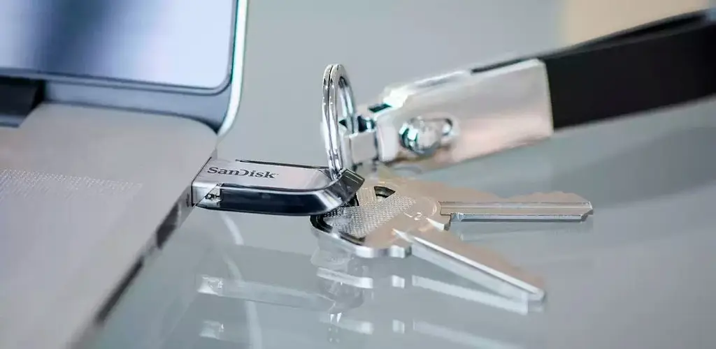 USB флеш-накопичувач SanDisk Ultra Flair 128GB USB-A 3.0 Silver/Black (SDCZ73-128G-G46) [91622] - фото 4