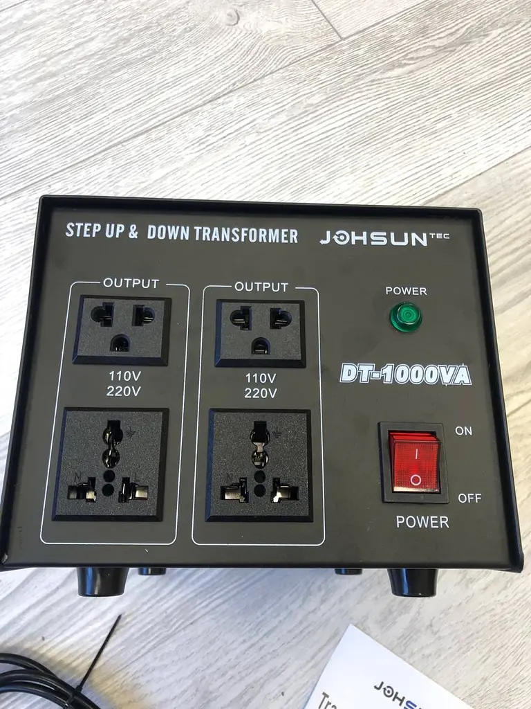Перетворювач напруги Johsun DT-1000VA 1000W 110V/220V - фото 4