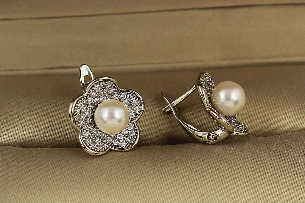Сережки Xuping Jewelry бегонія із перлами 1.3 см сріблясті - фото 2