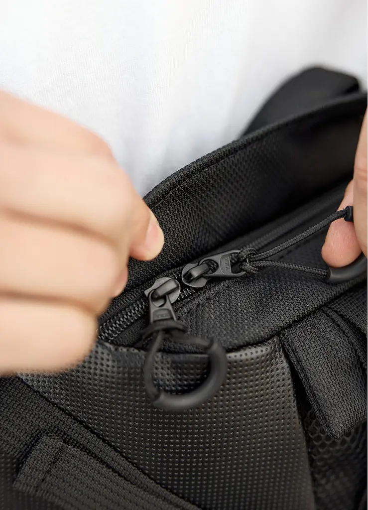 Велика чоловіча сумка бананка Sambag DynamicDart чорна тканева 38 × 21 × 7 см (80411701m) - фото 5