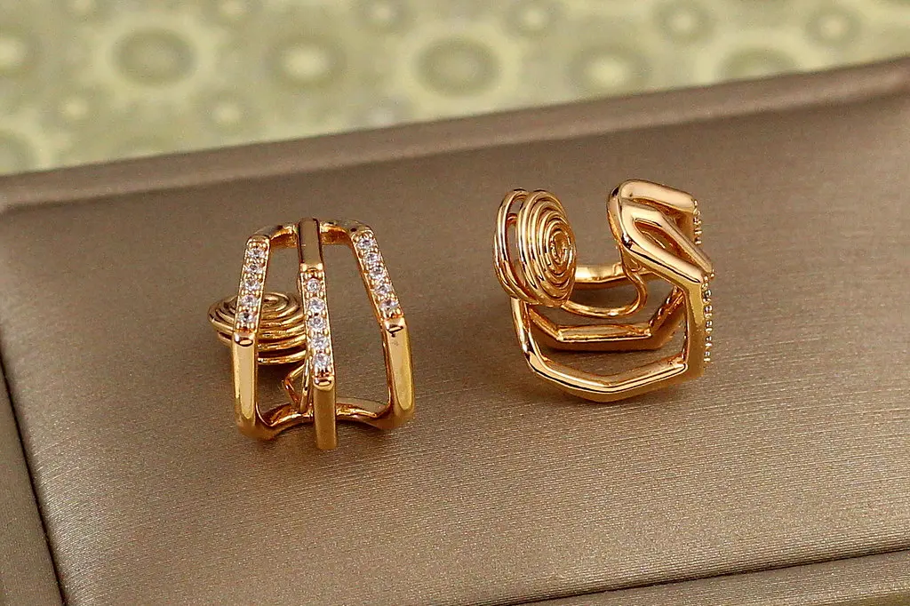 Сережки Xuping Jewelry кулачок 1,5 см золотисті - фото 3