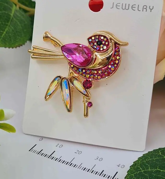 Брошка ПТАШКА з камінцями РОЖЕВОГО кольору 4,5*4,5см