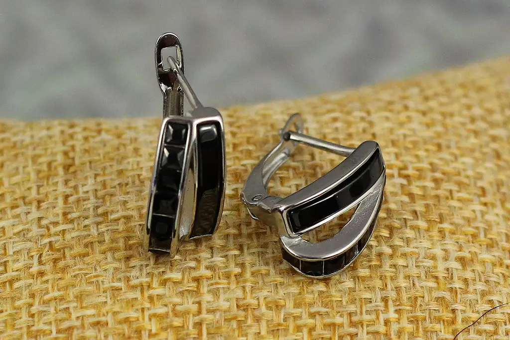 Сережки Xuping Jewelry вітрил чорні камені з керамікою 1.5 см сріблясті - фото 2