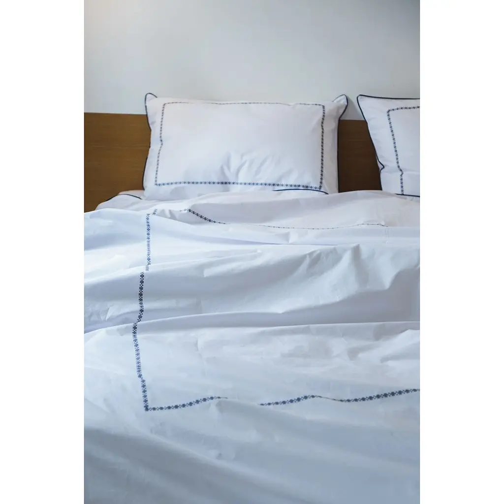 Комплект постільної білизни Ecotton Premium євро перкаль вишивка з синім кантом (25140) - фото 3