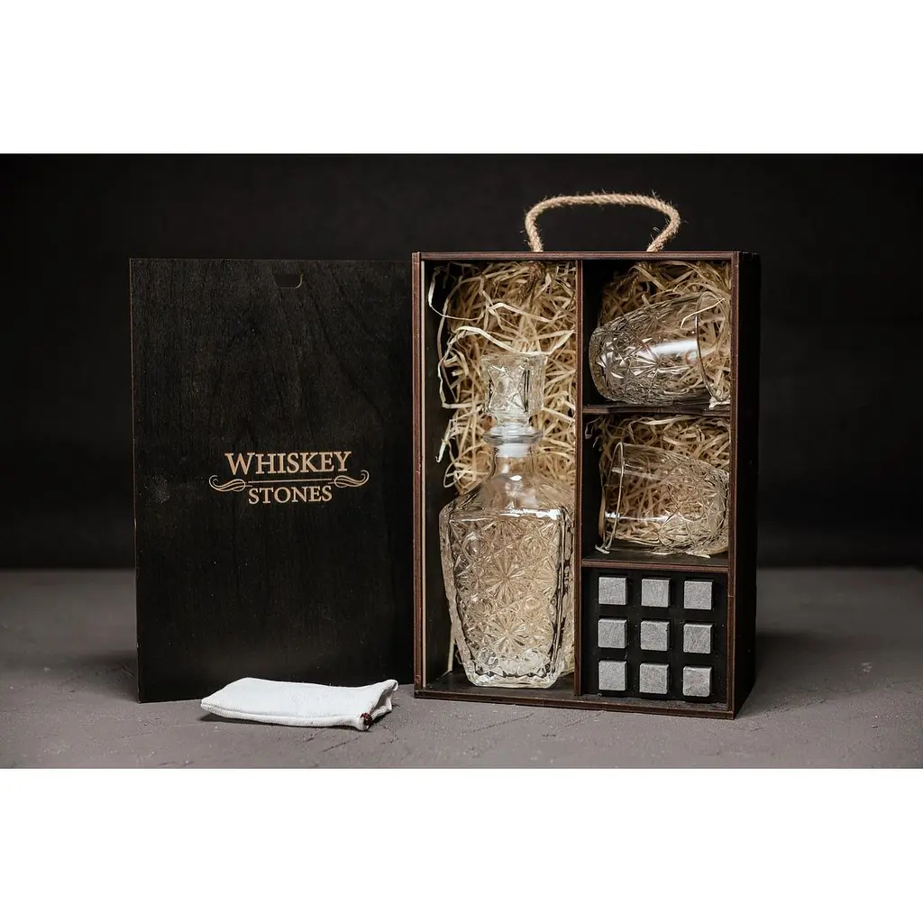 Подарунковий набір Whiskey Stones камені для віскі в дерев'яному пеналі №7 + декантер і 2 склянки Rocco Dedalo + щипці + мішечок - фото 2