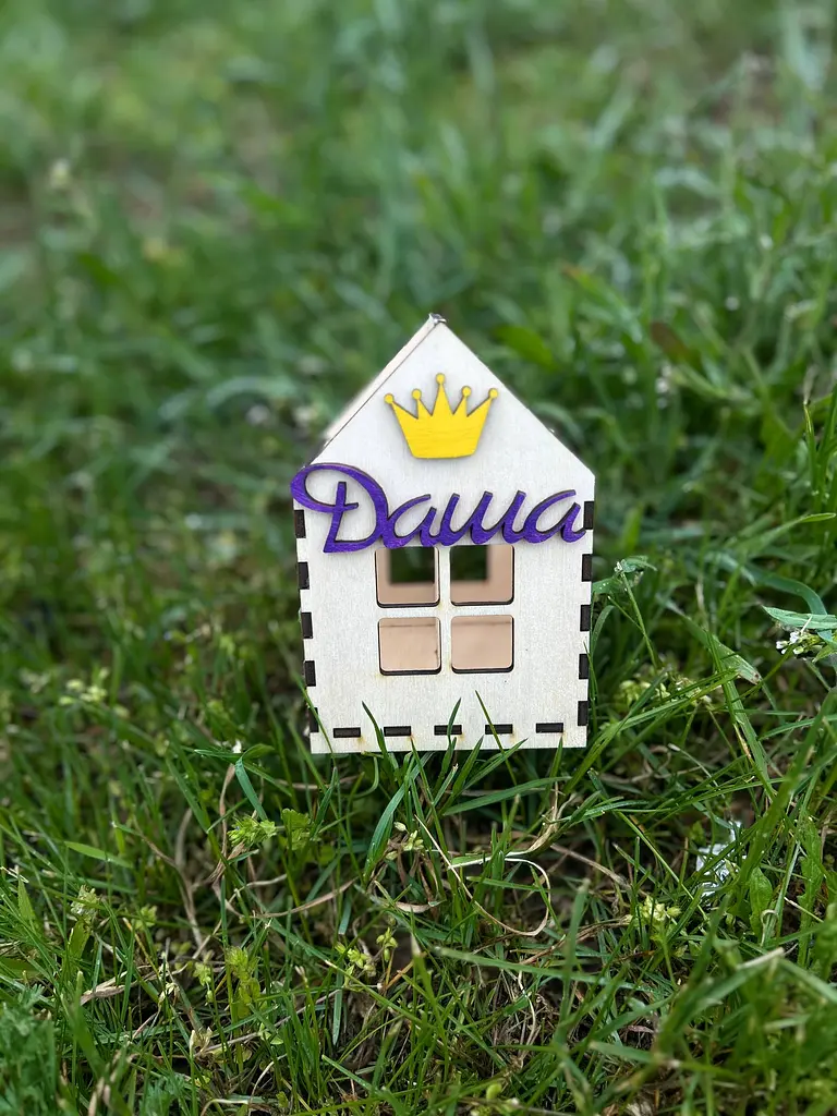 Іменна дерев'яна скринька для шкільного приладдя з короною 12х17х12 см - фото 5