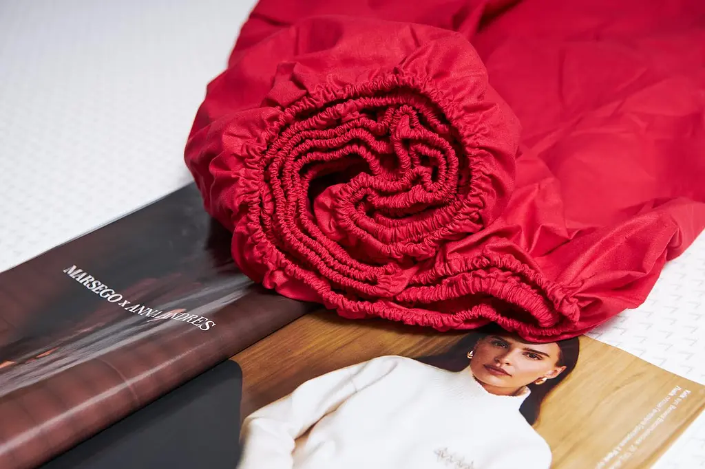 Простынь на резинке Moon&Star Cherry Red Бязь Gold Люкс 100х200х20 см - фото 2