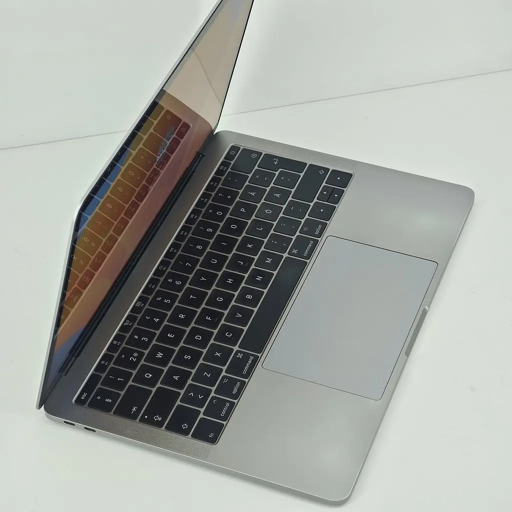 Ноутбук Apple MacBook Pro 13" A1708 Retina (FVFX121ZHV2H) (i5-7360U/16/256SSD) - Class B - фото 5