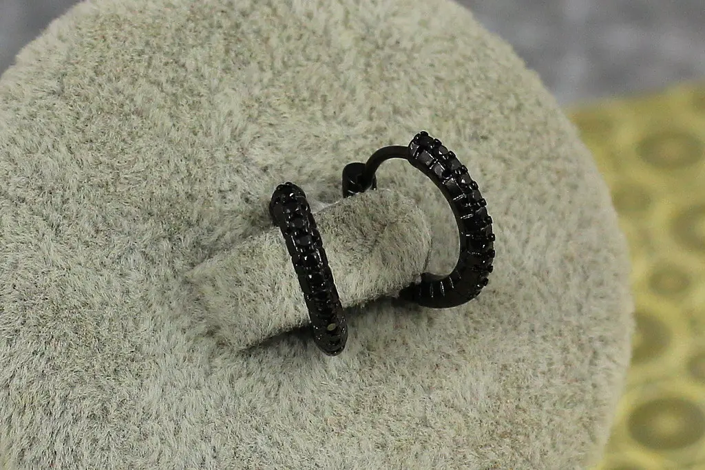 Сережки Xuping Jewelry тонка доріжка з камінням із покриттям блек ган 1,3 см чорні - фото 2