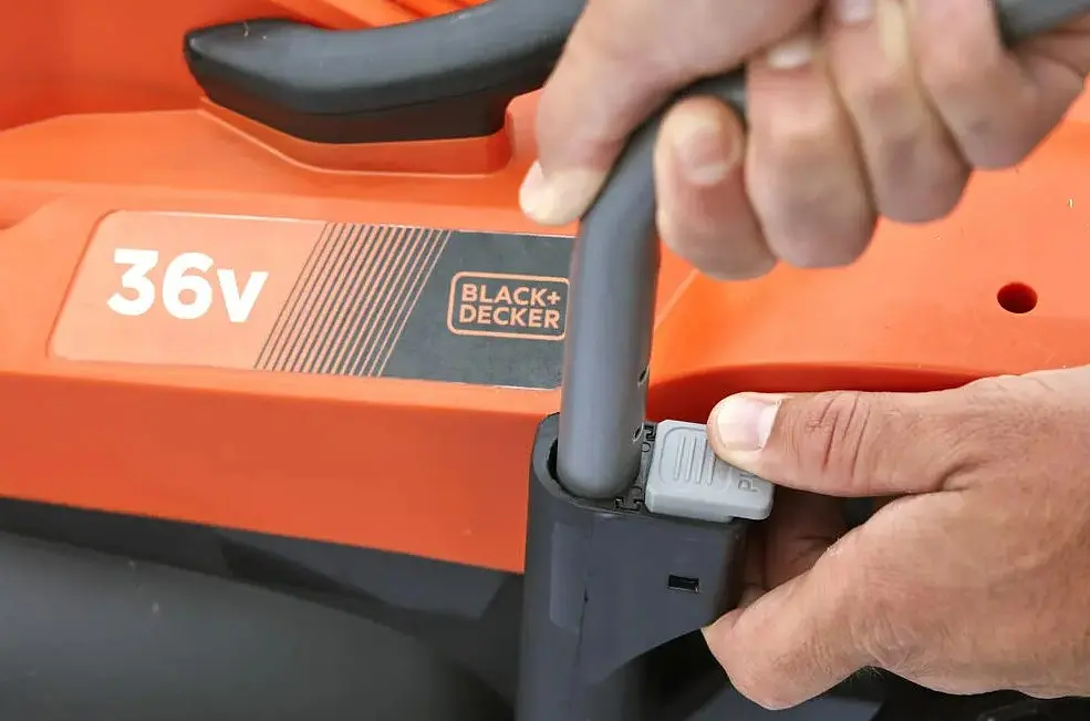 Газонокосилка аккумуляторная Black+Decker BCMW3336L2 - фото 3