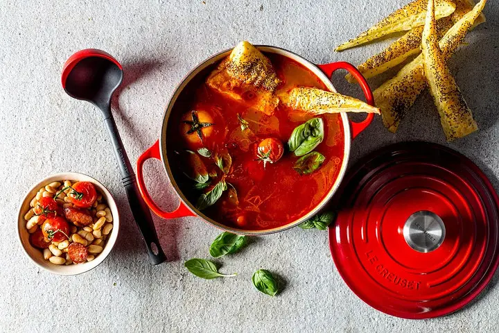 Каструля із кришкою Le Creuset Signature Cast Iron Round Casserole 21177240602430 24 см 4.2 л вишнева - фото 5