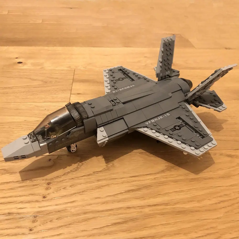 Конструктор XingBao Винищувач F-35 Fighter 646 Деталей - фото 3