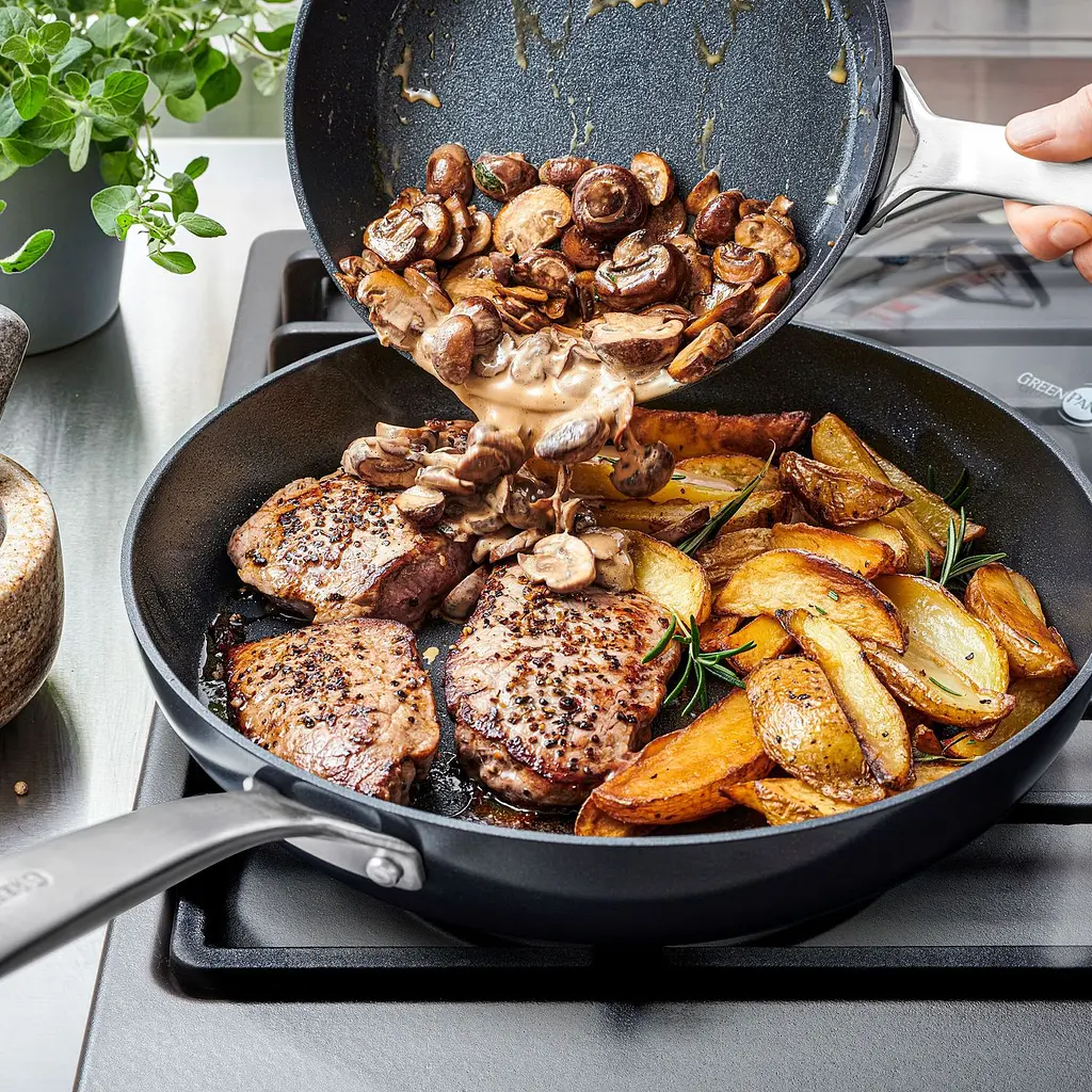 Набір сковорідок GreenPan Copenhagen 20 см, 28 см 2 шт. (CC002745-001) - фото 9