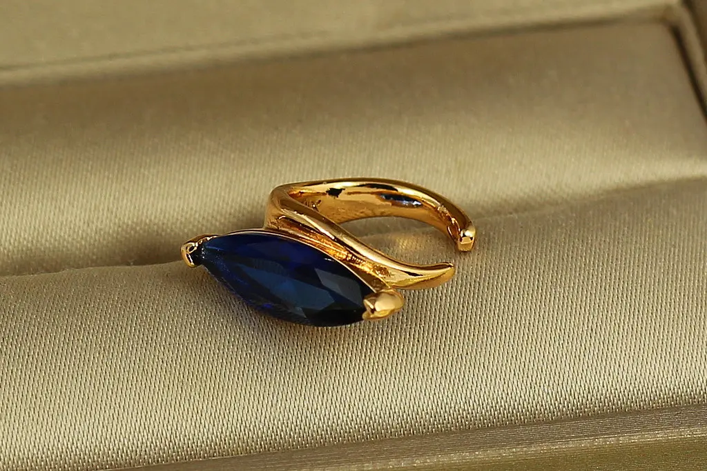 Сережки кафи Xuping Jewelry Синій маркіз на вушний хрящ 1,7 см золотисті - фото 2