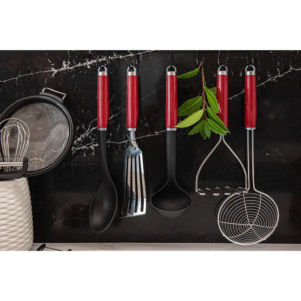 Лопатка с прорезями KitchenAid Coreline красная (KAG024OHERE) - фото 4