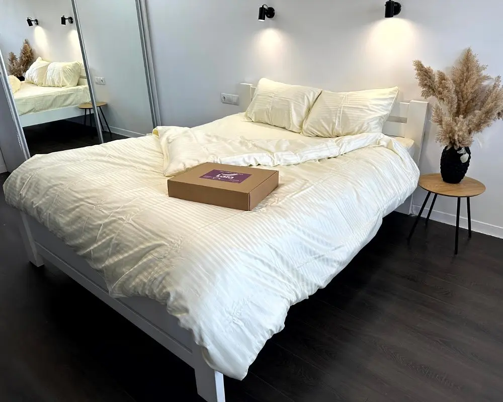 Постільна білизна LARA сатин-страйп LUX beige d13176е160 з простирадлом на резинці 160х200х25 євро - фото 4