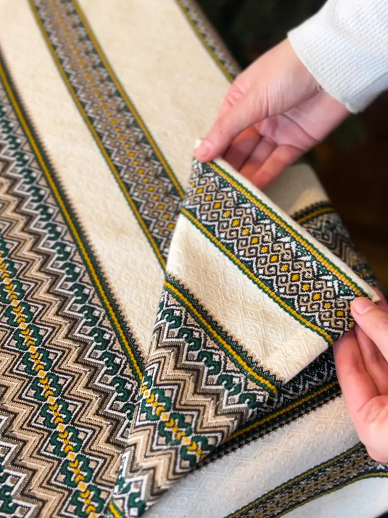 Льняная скатерть рождественскя с украинским орнаментом "Рандеву" - 370х150 см - фото 3