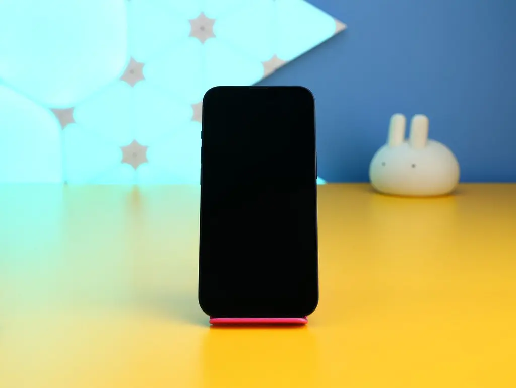 Смартфон Apple iPhone 13 256 ГБ темна ніч (MLQ63) б/в [176098] - фото 4