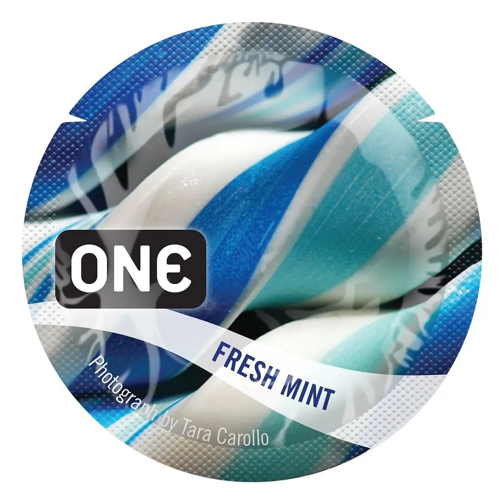 Набір ароматизованих презервативів ONE FlavorWaves, 100 шт, 6 ароматів, 6 кольорів, паковання-тубус - фото 6