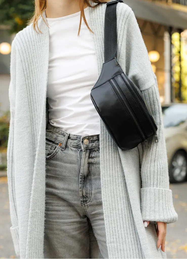 Женская кожаная сумка бананка Sambag Tirso BTT черная 31 × 12 × 5 см (81339001) - фото 5