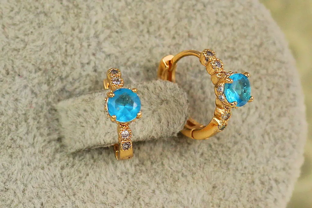 Сережки дитячі Xuping Jewelry колечки з блакитним каменем 1,2 см золотисті - фото 2