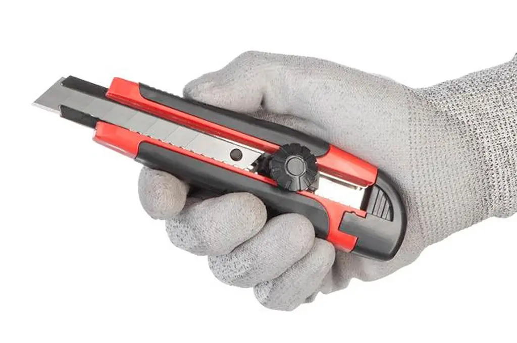 Ніж сегментний будівельний висувний Intertool 18 мм гвинтовий прогумований HT-0503 - фото 8