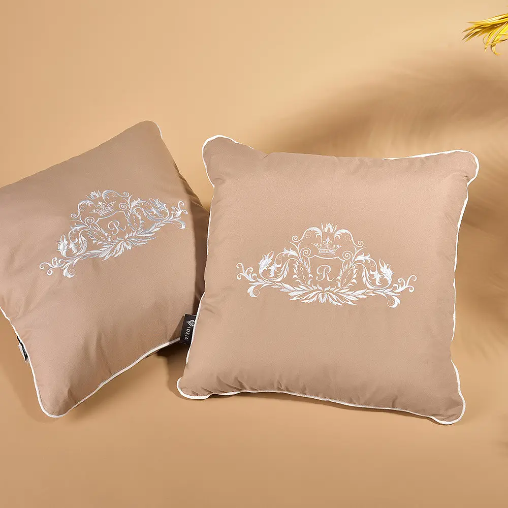 Подушка декоративна IDEIA 45х45 - Royal з вишивкою бежева - фото 4
