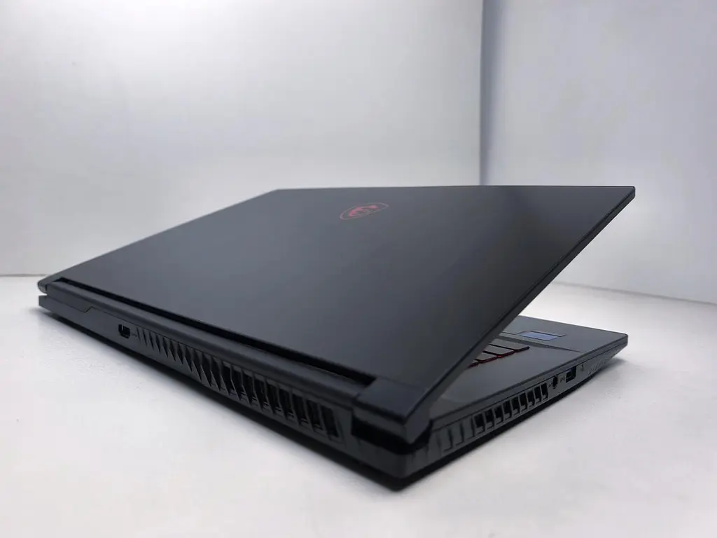 Ноутбук MSI 15.6" GF63 IPS 144HzCore i5-12450H 8ядер 16Gb SSD 512GB Nvidia RTX4050 6GB (11405) Б/в - фото 4