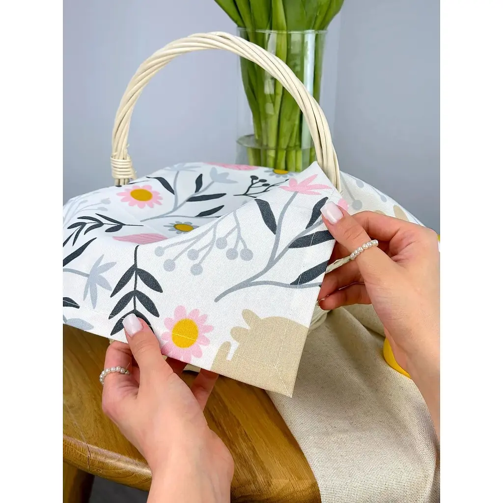 Комплект Пасхальная корзина Буковина со льняным полотенцем 40х30 см Пасхальные зайчики серый и свеча - фото 2